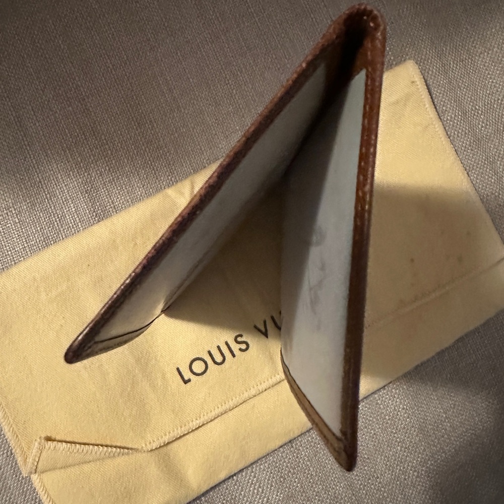 LOUIS VUITTON Porte 2 Cartes
Vertical Brown Taiga Leather Card
Case Holder - Picture 7 of 10